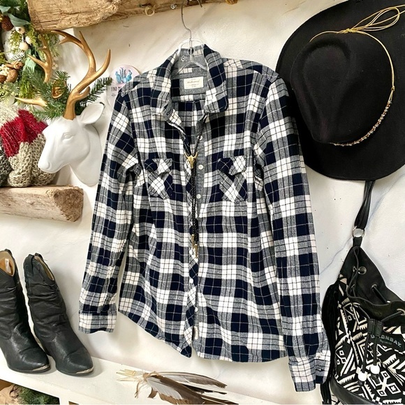 Western plaid flannel shirt w cabin cottage core resort country vibe - Picture 4 of 14